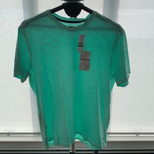 Tommy Bahama men’s V-neck t- shirt light green NWT